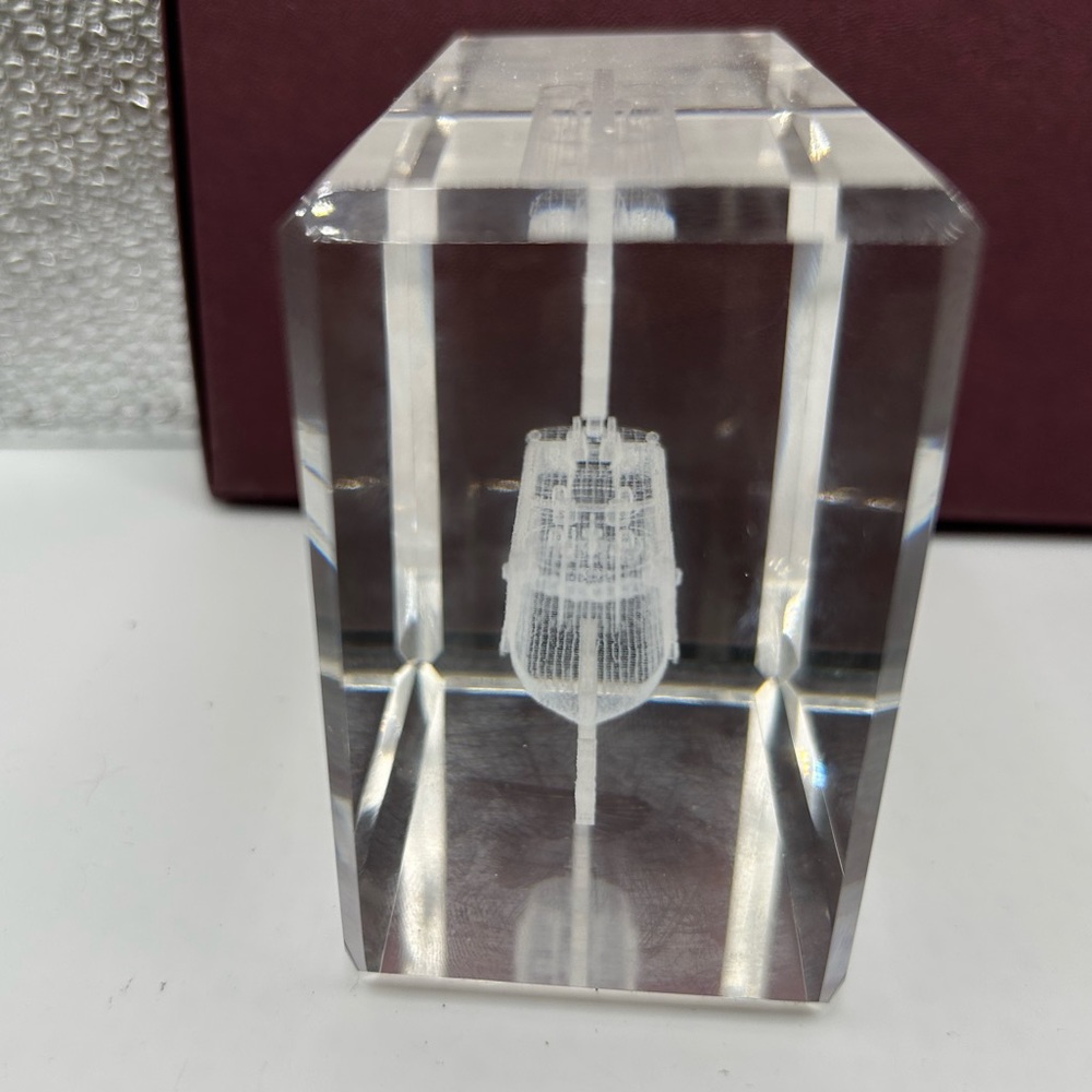 NWOT Royal Caribbean Stunning Crystal Block of “Oasis of the Seas” - Picture 3 of 3